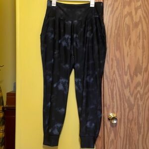 Old Navy high rise jogger active pants.